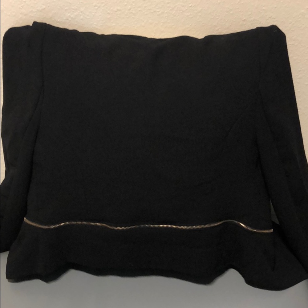 Chic blazer with zipper